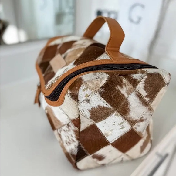 SOLD โ Genuine Hair On Hide Toiletry Bag - Picture 3 of 6